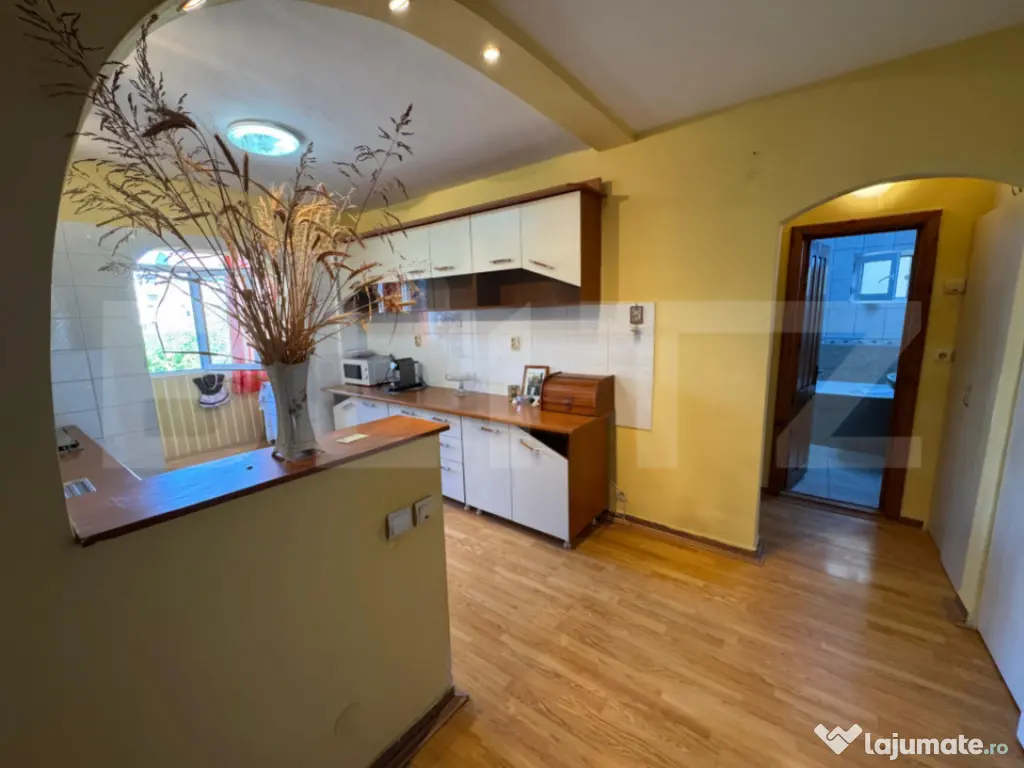 Apartament de 2 camere, decomandat, etaj intermediar, zona C