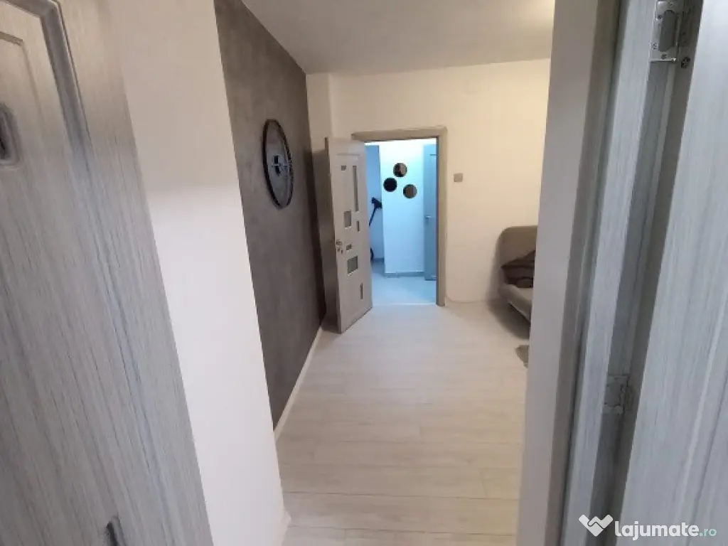 Ap. P.ta Victoriei, ULTRACENTRAL etajul 2 Pret 75500 