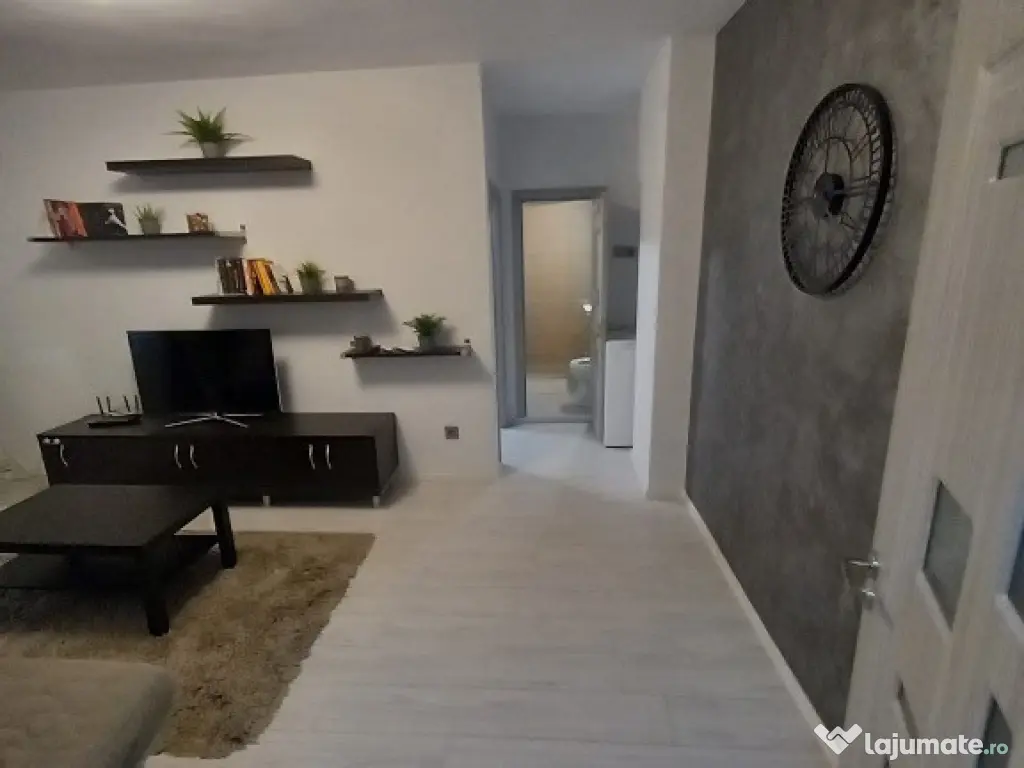 Ap. P.ta Victoriei, ULTRACENTRAL etajul 2 Pret 75500 