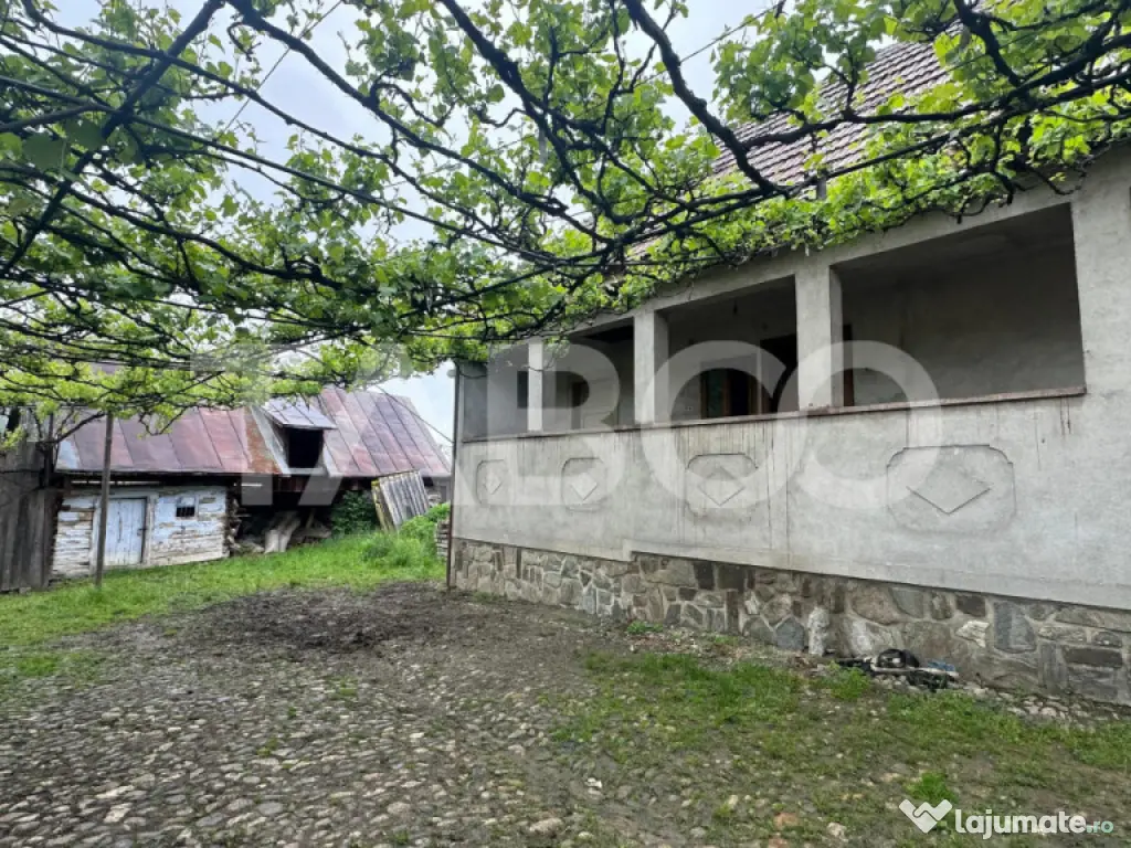 Casa individuala de vanzare teren liber 300 mp cu Rasinari S 