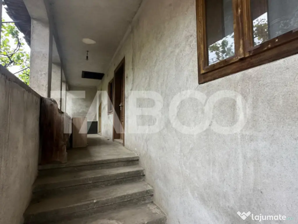 Casa individuala de vanzare teren liber 300 mp cu Rasinari S 