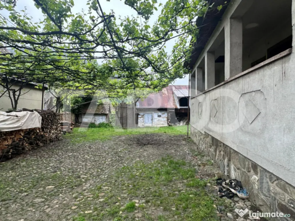 Casa individuala de vanzare teren liber 300 mp cu Rasinari S 