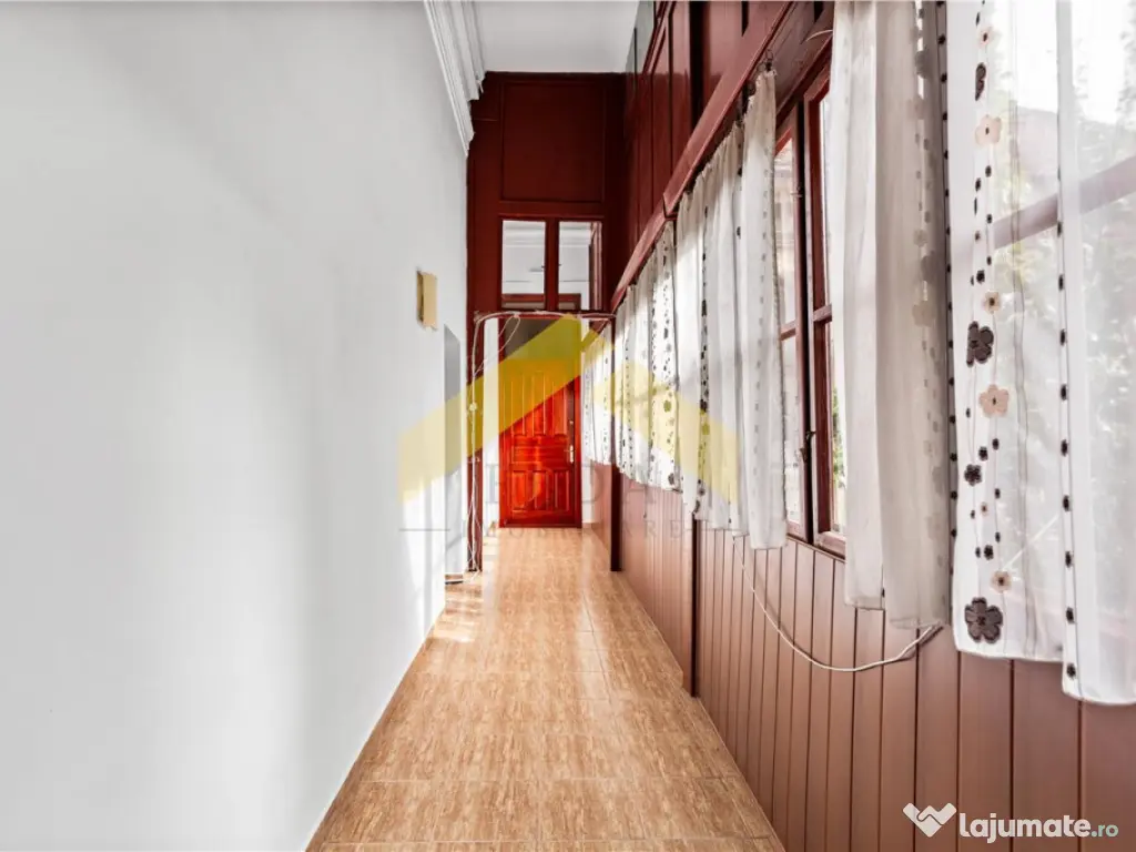 Apartament ultracentral cu 3 camere si centrala proprie