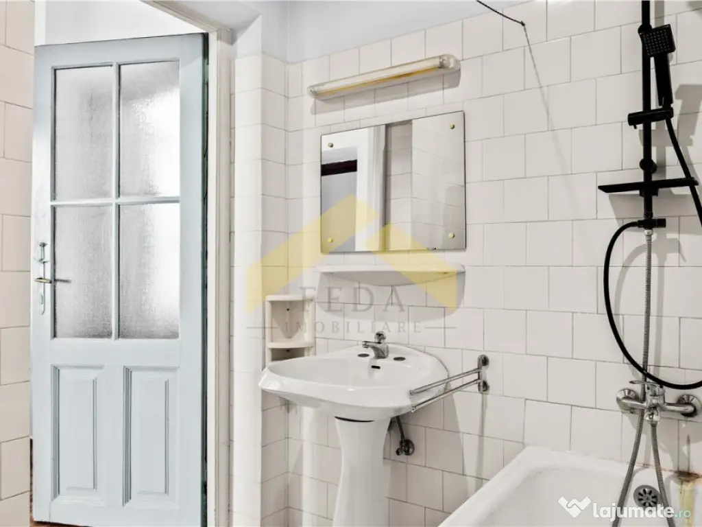 Apartament ultracentral cu 3 camere si centrala proprie