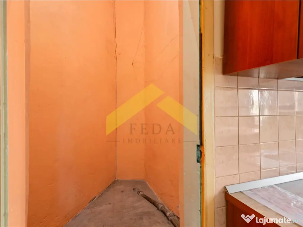 Apartament ultracentral cu 3 camere si centrala proprie