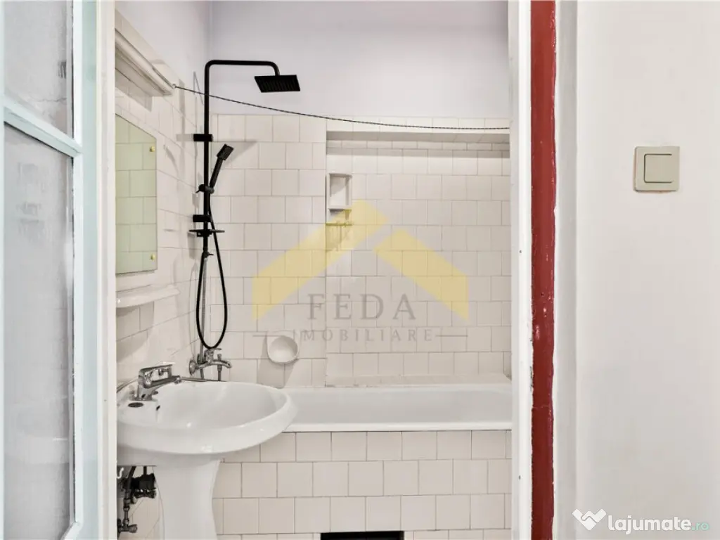 Apartament ultracentral cu 3 camere si centrala proprie