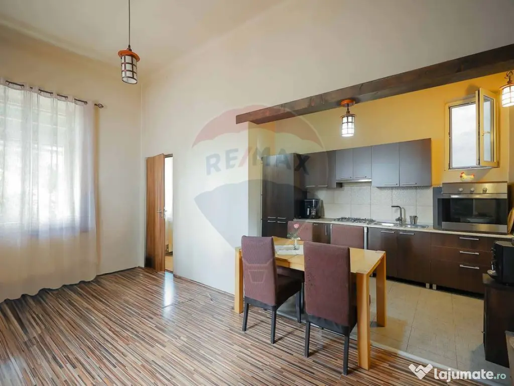 Casă / Vilă cu 4 camere de vânzare Ultracentral Str. L...