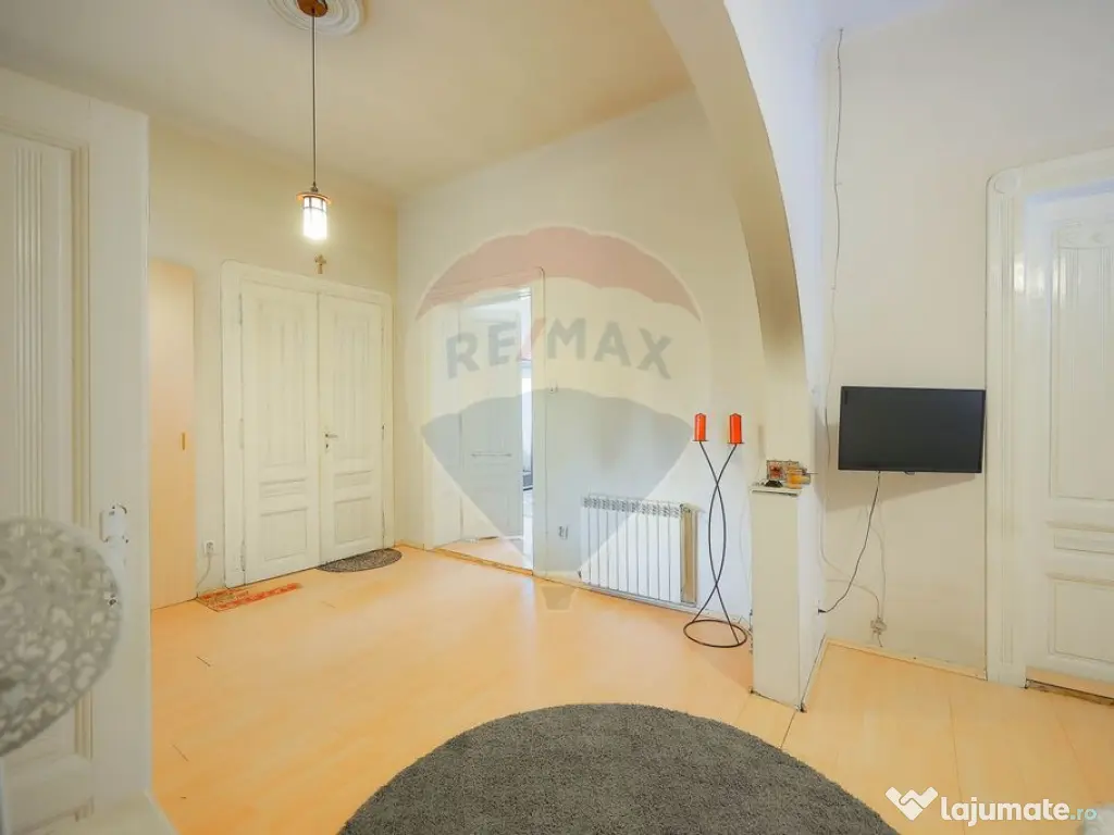 Casă / Vilă cu 4 camere de vânzare Ultracentral Str. L...