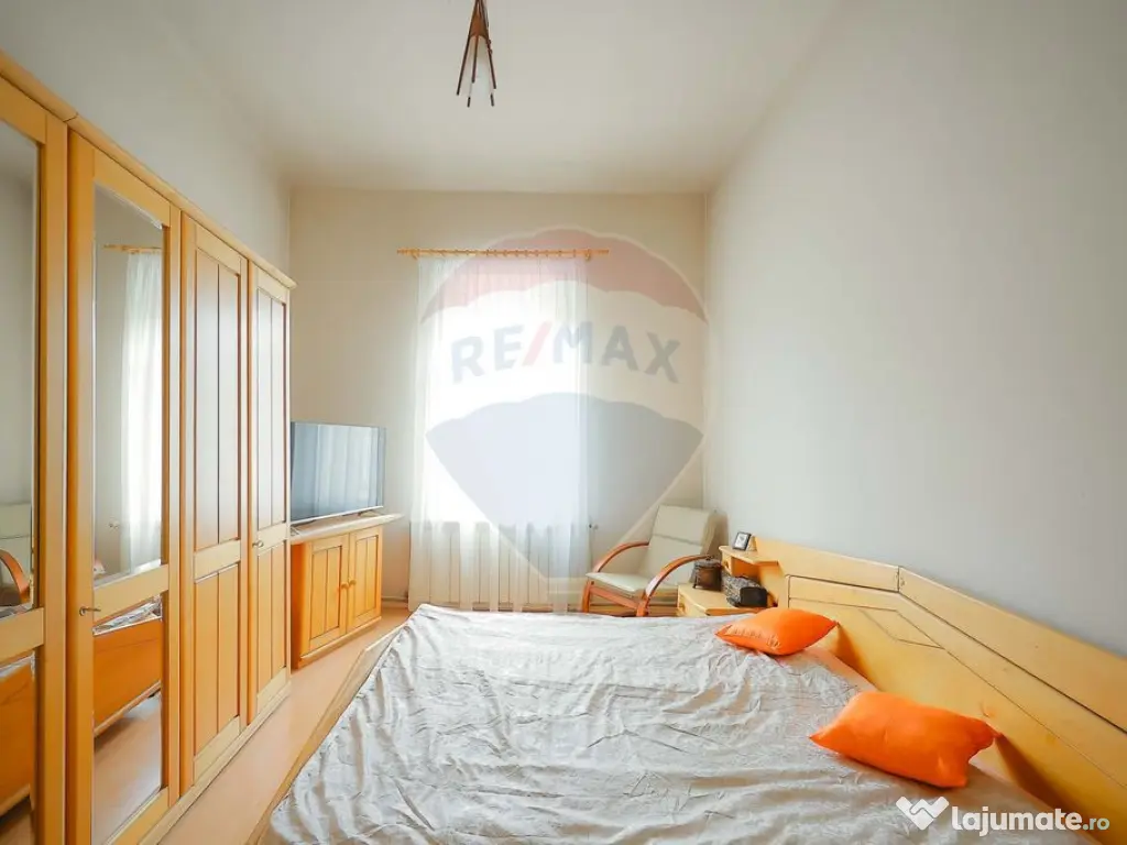 Casă / Vilă cu 4 camere de vânzare Ultracentral Str. L...