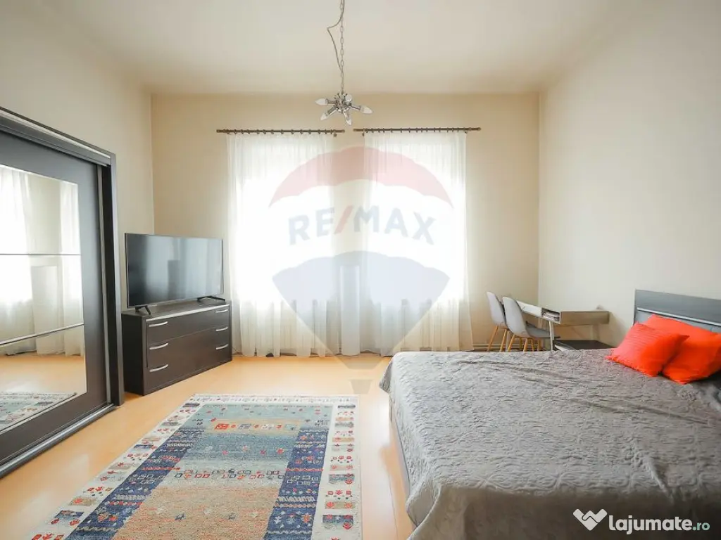 Casă / Vilă cu 4 camere de vânzare Ultracentral Str. L...