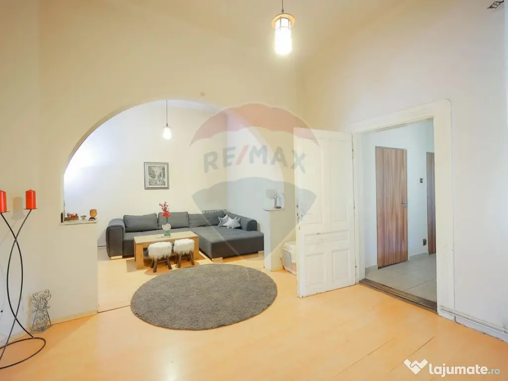 Casă / Vilă cu 4 camere de vânzare Ultracentral Str. L...