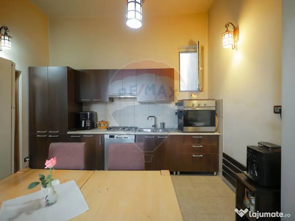 Casă / Vilă cu 4 camere de vânzare Ultracentral Str. L...