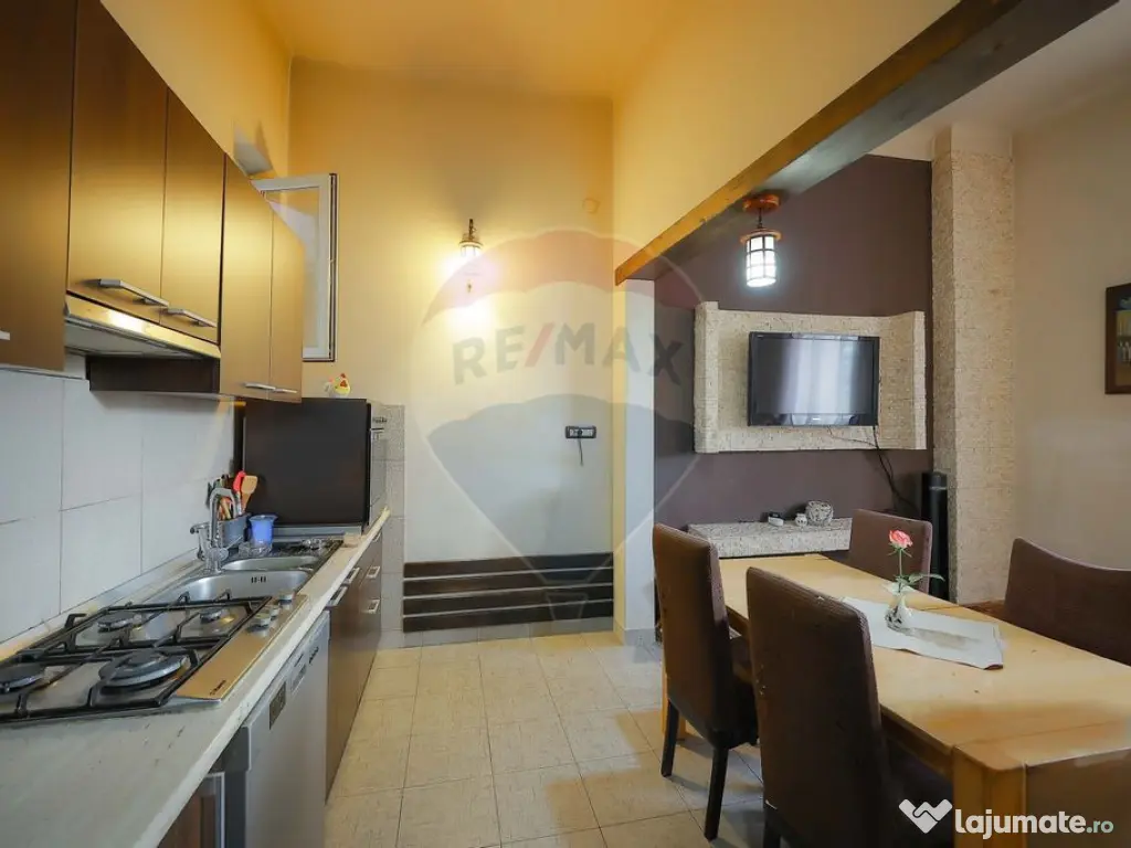 Casă / Vilă cu 4 camere de vânzare Ultracentral Str. L...