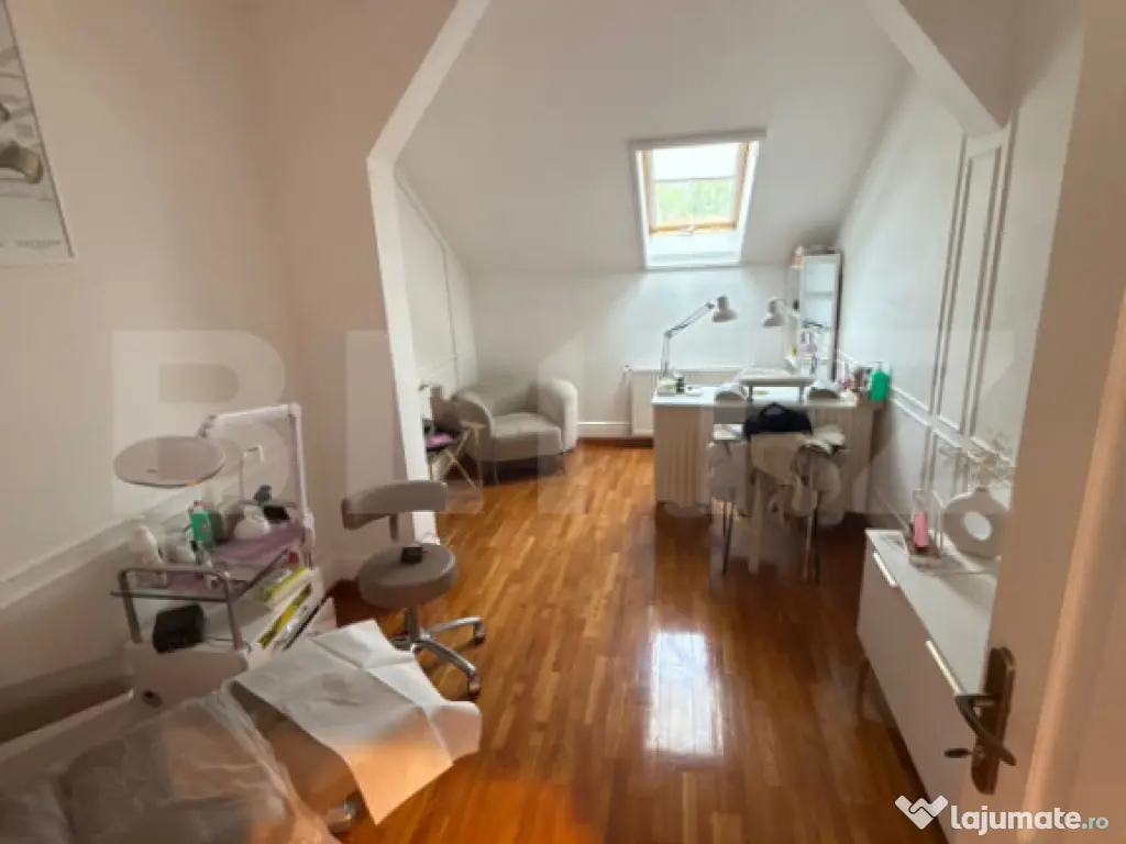 Casa 8 camere, 280 mp utili, zona Girocului