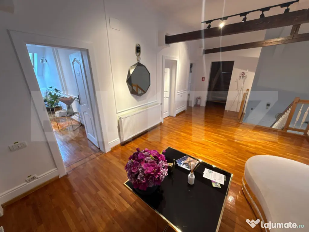 Casa 8 camere, 280 mp utili, zona Girocului