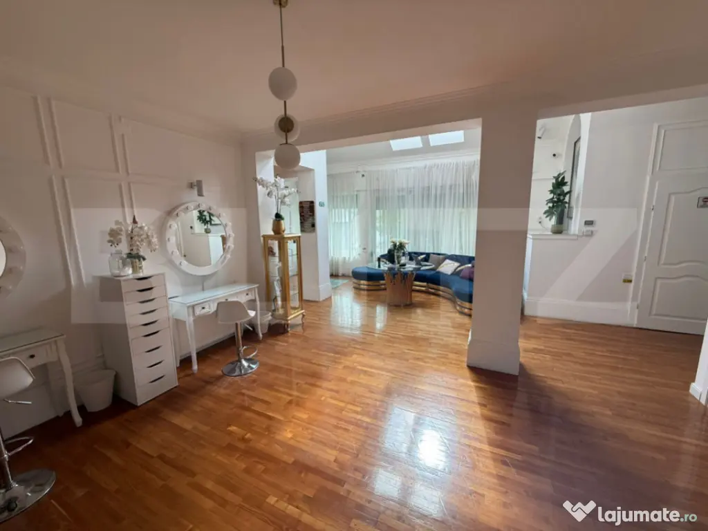 Casa 8 camere, 280 mp utili, zona Girocului