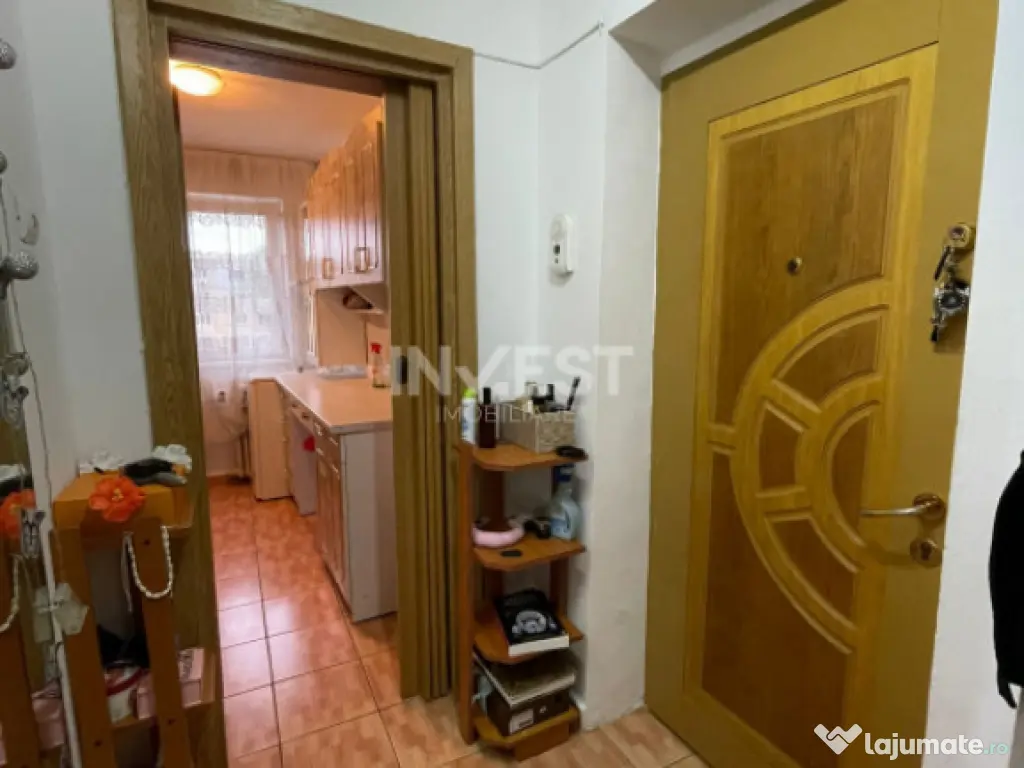 Apartament 2 camere-Podu Ros-Piata Nicolina-etaj intermediar