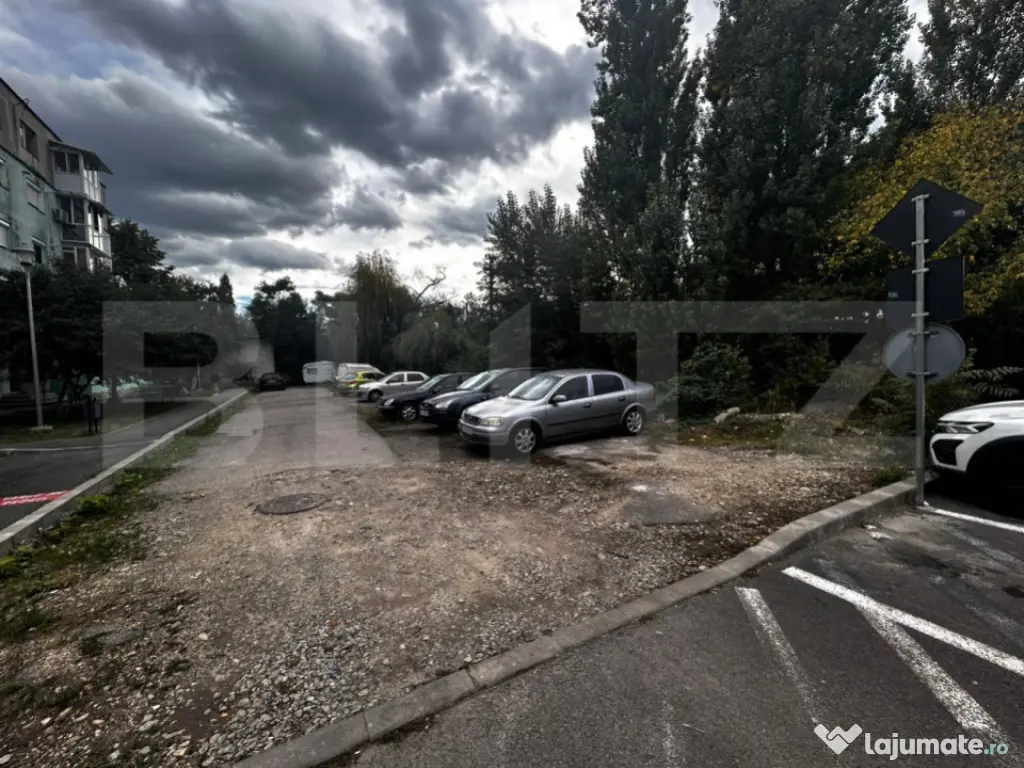 Teren intravilan de vanzare, 702 mp, zona 9 mai