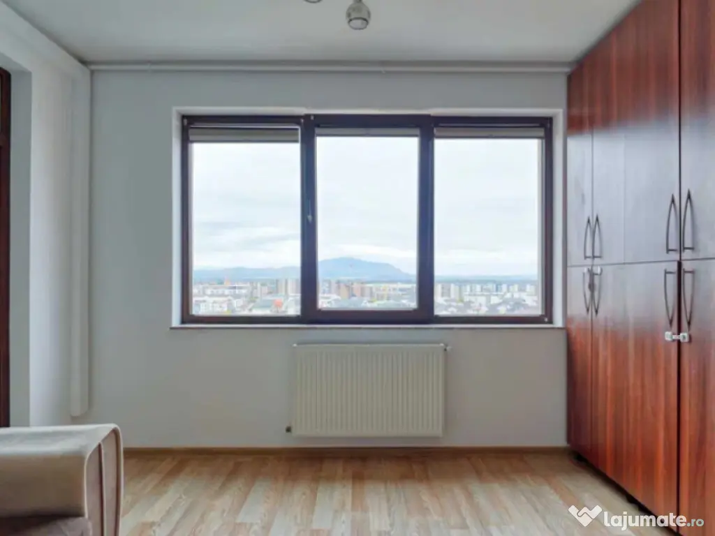 Apartament 3 camere, decomandat - zona Tractorul