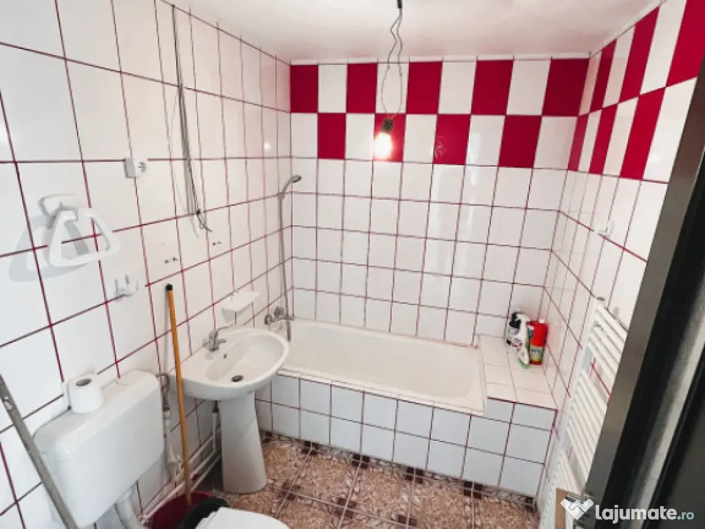 APARTAMENT 3 CAMERE RENOVAT, FINISAT, LIBER PENTRU MUTAT