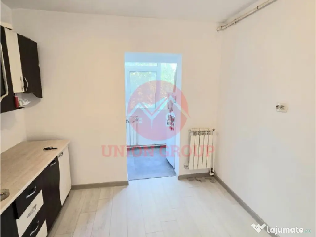 Apartament 3 Camere, Decomandat, Renovat, Navodari