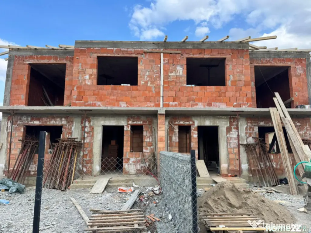 Duplex de vanzare, 124 mp, la rosu
