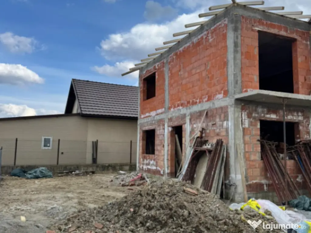 Duplex de vanzare, 124 mp, la rosu