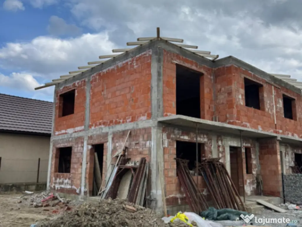 Duplex de vanzare, 124 mp, la rosu