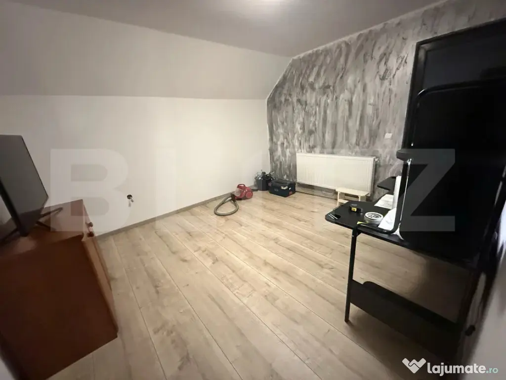 REDUCERE!! Vulcan – casă de vânzare cu panoramă montan? 