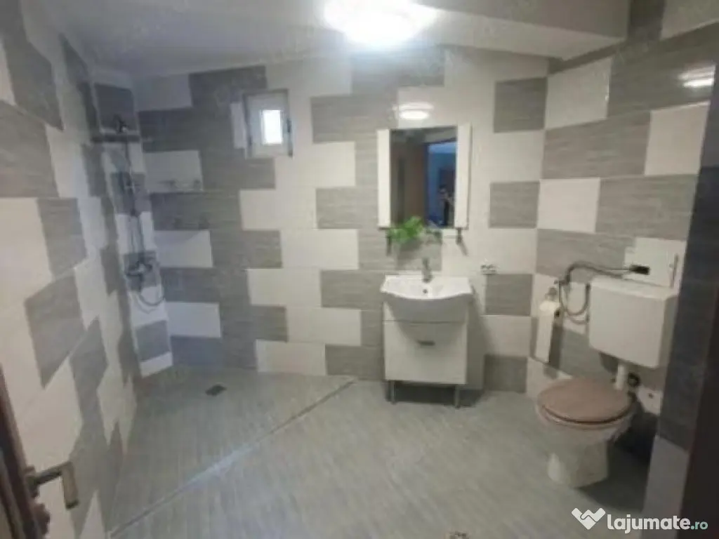 Faleza Nord, Stadion, casa de vanzare