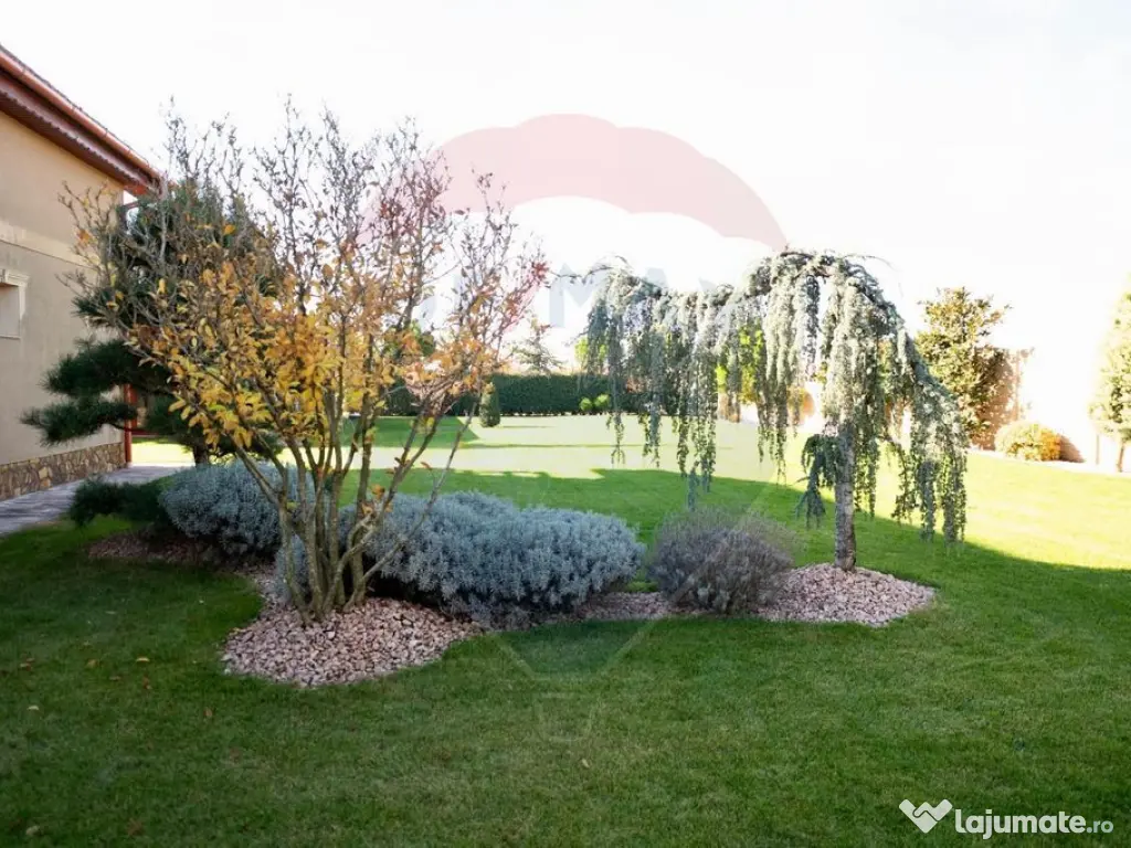 Casă impresionanta cu teren 2700mp garaj 2 masini si ter... 
