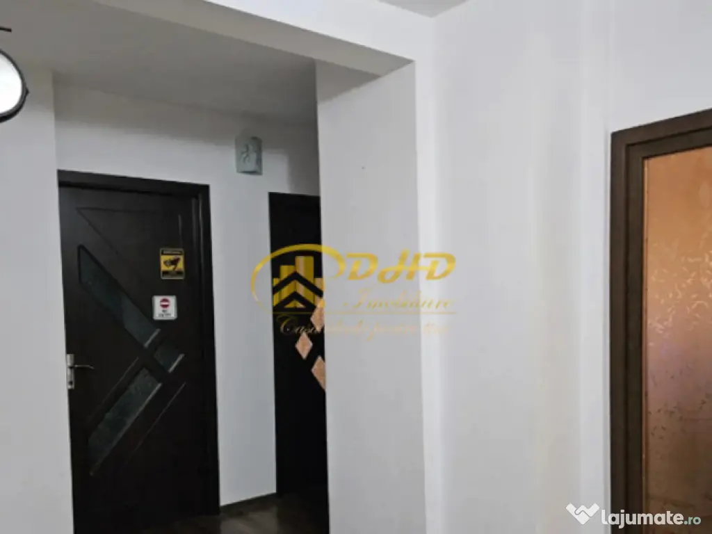 Vand apartament cu 3 camere, decomandat pe Poitiers 