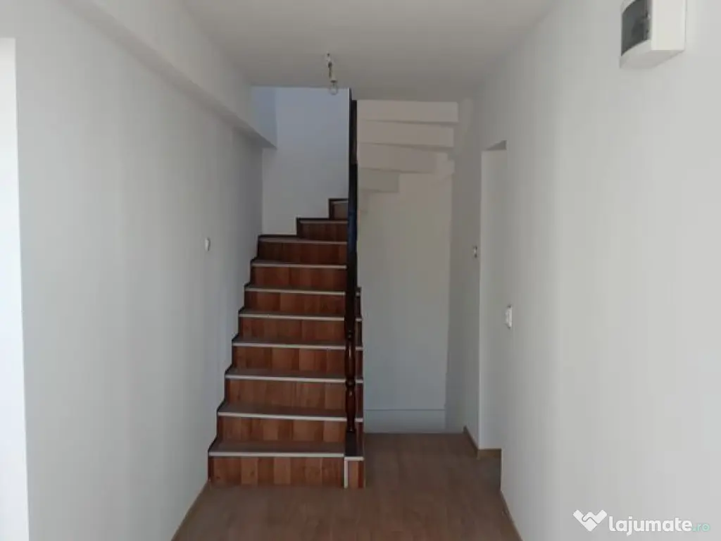 De vânzare – Casă D+P+2E+M în zona ultracentrală id... 