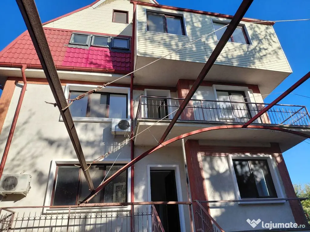 De vânzare – Casă D+P+2E+M în zona ultracentrală id... 