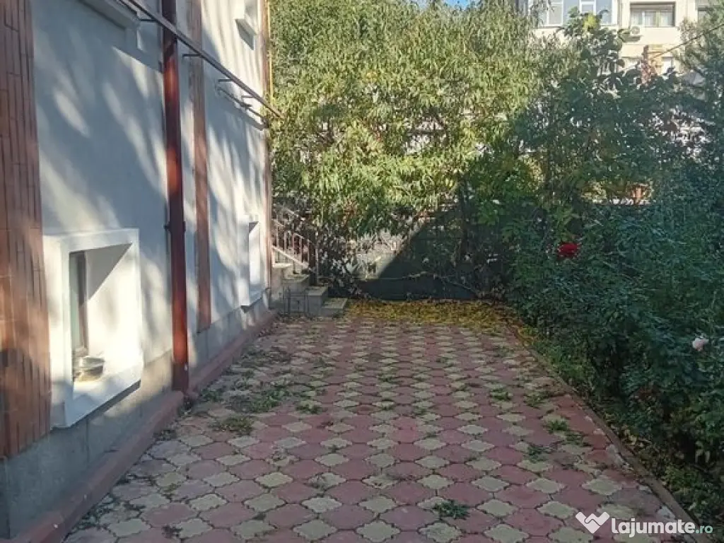 De vânzare – Casă D+P+2E+M în zona ultracentrală id... 