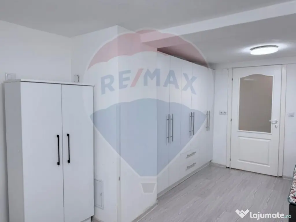 Apartament Spațios și Luminos în Zona Centrală-Inchir... 