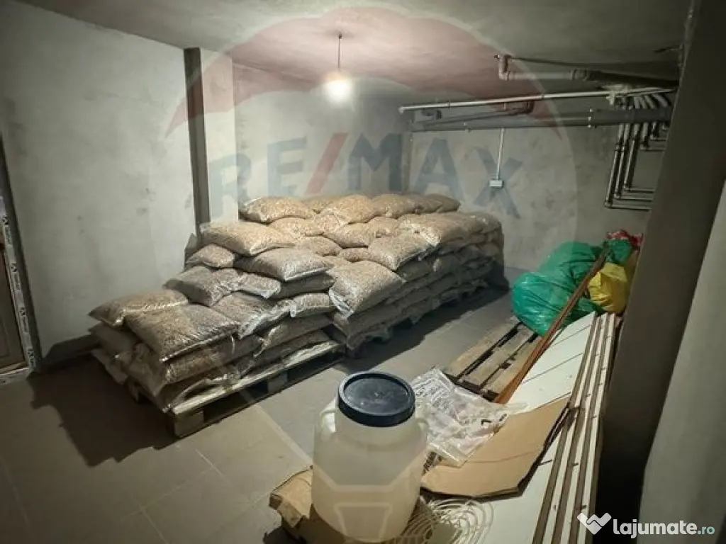 Casă / Vilă deosebită în Golești S+P+1E