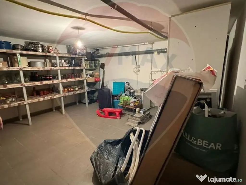 Casă / Vilă deosebită în Golești S+P+1E