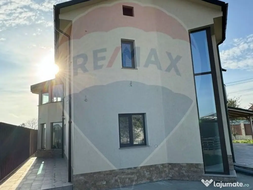 Casă / Vilă deosebită în Golești S+P+1E