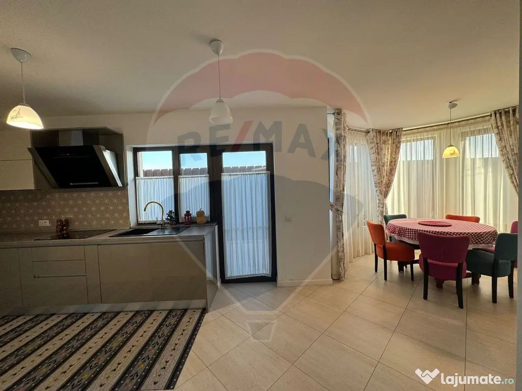 Casă / Vilă deosebită în Golești S+P+1E