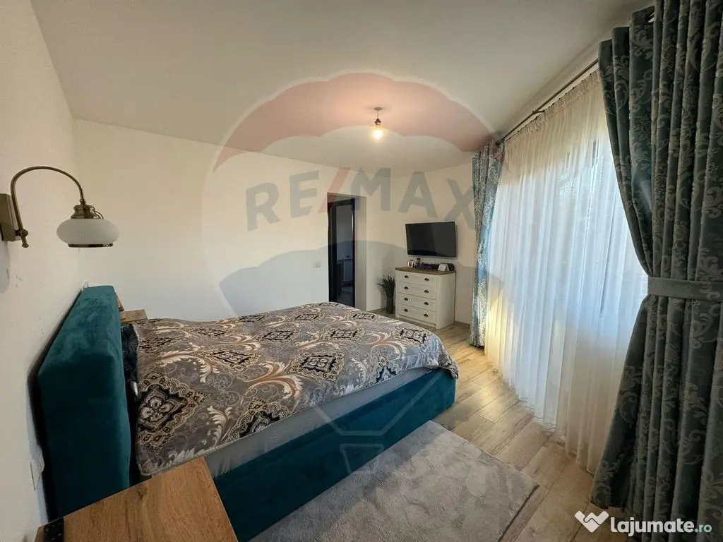 Casă / Vilă deosebită în Golești S+P+1E