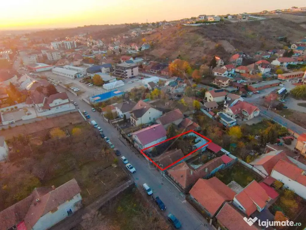 Casă cu 3 camere de vânzare în zona Centrală, Strada ... 