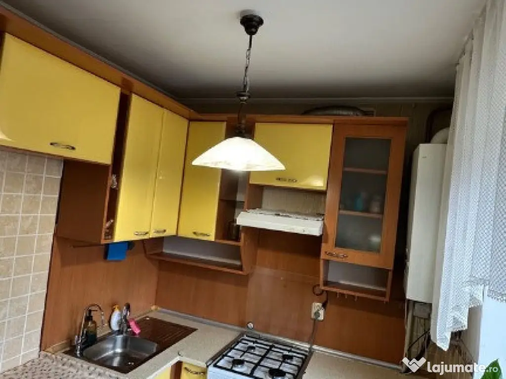 Paratament cu 2 camere de inchiriat in zona Salajan