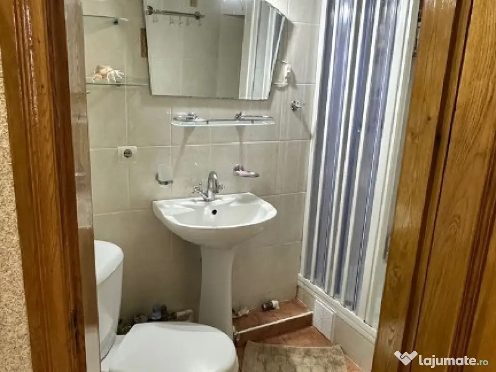 Paratament cu 2 camere de inchiriat in zona Salajan