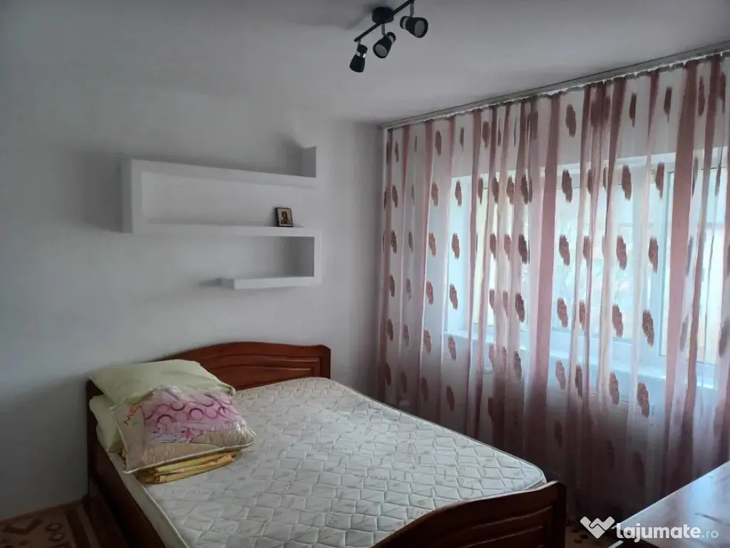 Apartament cu 3 Camere Decomandate Zona Obcini