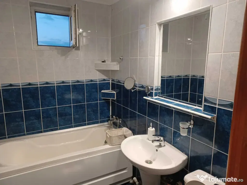 Apartament cu 3 Camere Decomandate Zona Obcini