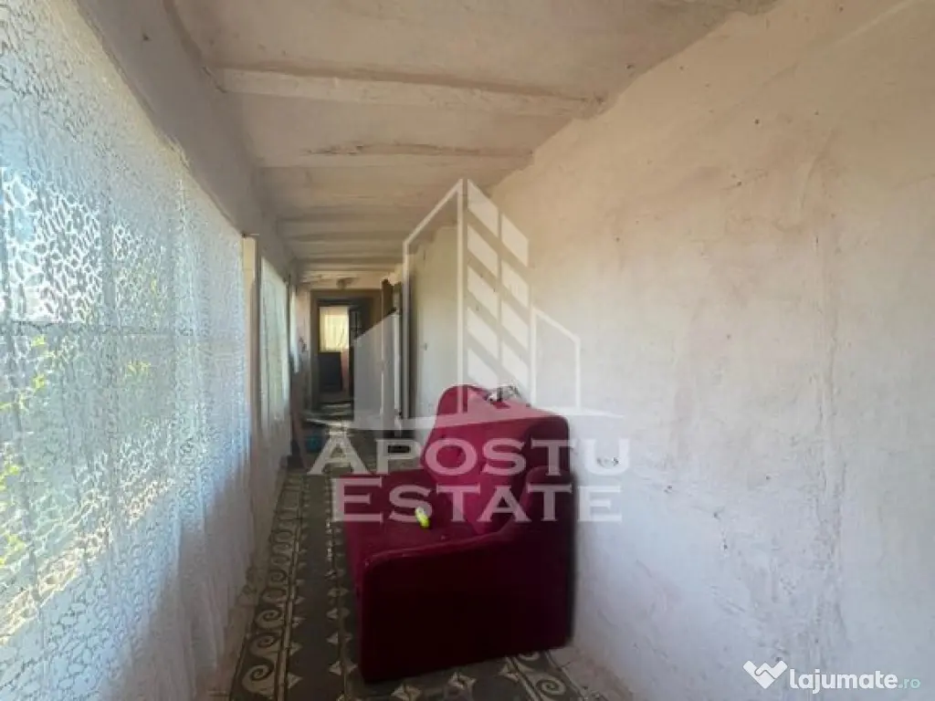 Casa cu teren de 1.600 mp in Checea langa primarie. 