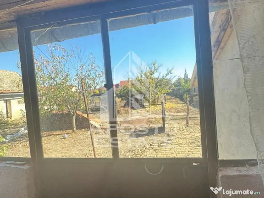 Casa cu teren de 1.600 mp in Checea langa primarie. 