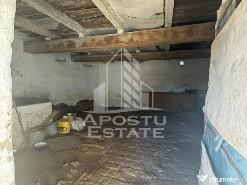 Casa cu teren de 1.600 mp in Checea langa primarie. 