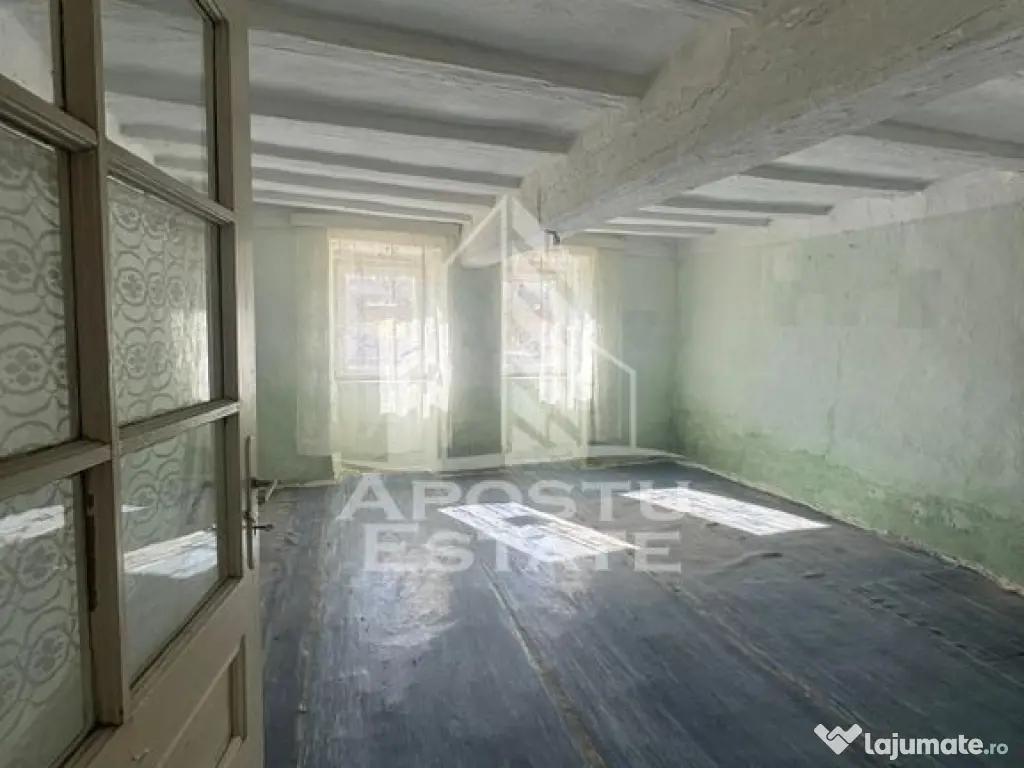 Casa cu teren de 1.600 mp in Checea langa primarie. 